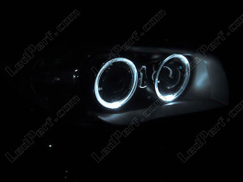 LED angel eyes MTEC V3 BMW Serie 1 vaihe 1