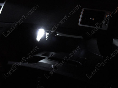 LED hansikaslokero Peugeot 307