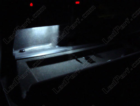 LED hansikaslokero Audi A3 8P avoauto
