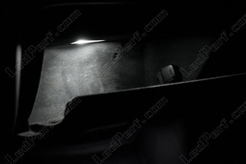 LED hansikaslokero Audi A4 B8