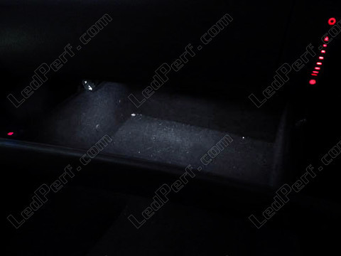 LED hansikaslokero Audi A8 D2