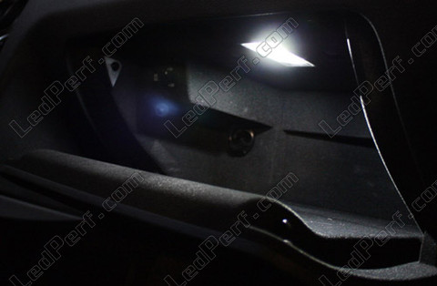 LED hansikaslokero Audi Q7