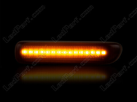 Dynaamisten LED-sivuvilkutjen maksimaalinen valaistus BMW 3-sarjan (E46) 1998 - 2001