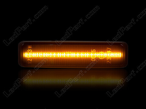Dynaamisten LED-sivuvilkutjen maksimaalinen valaistus BMW 5-sarjan (E39)