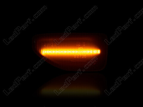 Dynaamisten LED-sivuvilkutjen maksimaalinen valaistus Dacia Duster 2