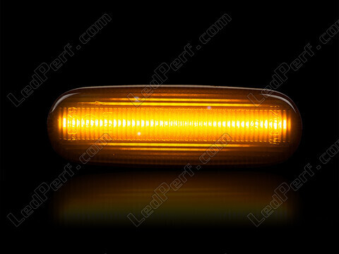 Dynaamisten LED-sivuvilkutjen maksimaalinen valaistus Fiat Doblo II