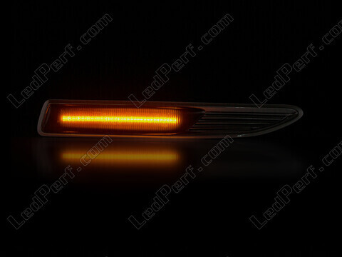 Dynaamisten LED-sivuvilkutjen maksimaalinen valaistus Ford Mondeo MK4