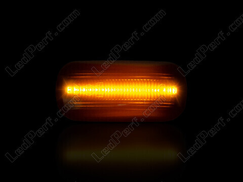 Dynaamisten LED-sivuvilkutjen maksimaalinen valaistus Honda Jazz II