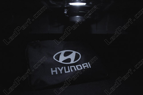 LED tavaratila Hyundai Genesis