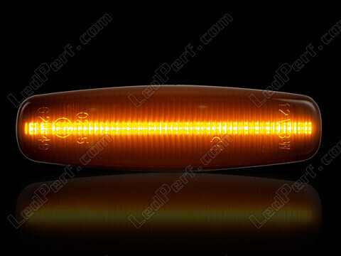 Dynaamisten LED-sivuvilkutjen maksimaalinen valaistus Infiniti FX 37
