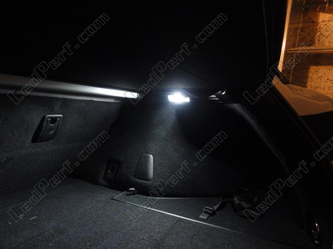 LED tavaratila Lexus CT Tuning
