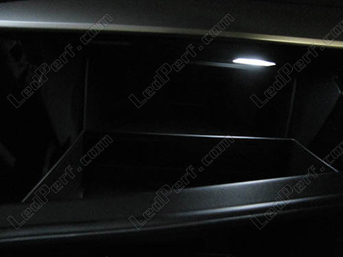LED hansikaslokero Mazda 3 phase 2