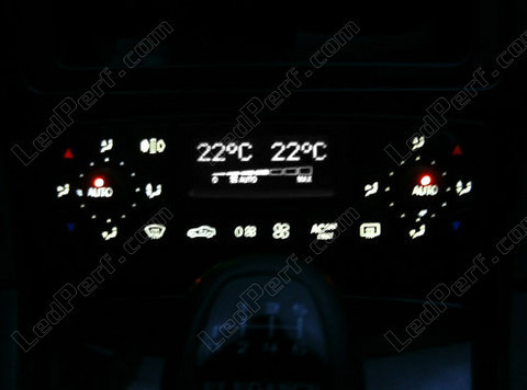 LED automaattinen ilmastointi Mercedes C-sarja (W203)