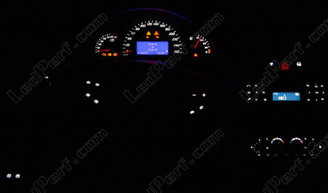 LED kojelauta Mercedes C-sarja (W203)