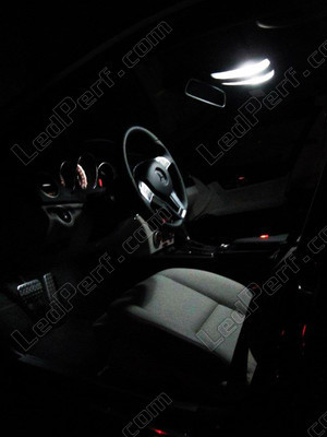 LED etukattovalo Mercedes C-sarja (W204)