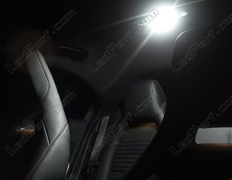 LED takakattovalo Mercedes CLA-sarja (W117)