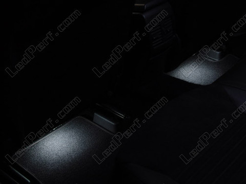 LED lattiasta takalattiaan Mercedes A-sarja (W176)