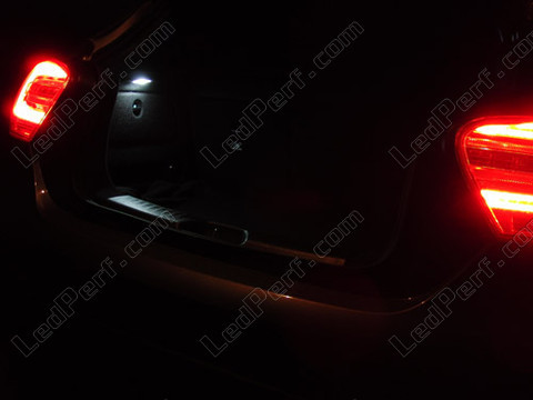 LED tavaratila Mercedes A-sarja (W176)