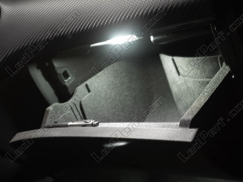 LED hansikaslokero Mercedes B-sarja (W246)