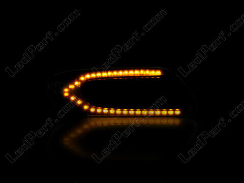 Dynaamisten LED-sivuvilkutjen maksimaalinen valaistus Mini Cabriolet IV (F57)