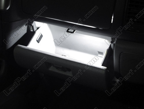 LED hansikaslokero Mitsubishi Pajero sport 1