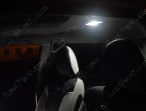 LED keskikattovalo Mitsubishi Pajero sport 1