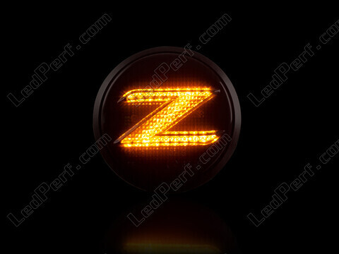 Dynaamisten LED-sivuvilkutjen maksimaalinen valaistus Nissan 370Z