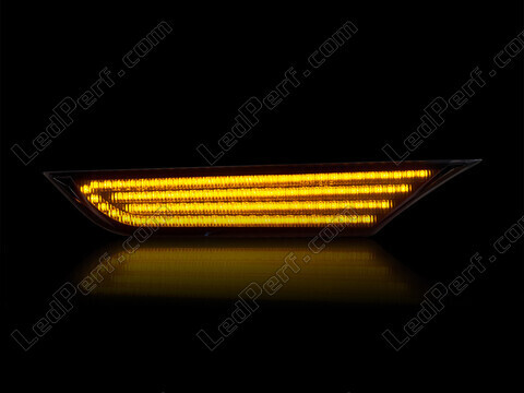 Dynaamisten LED-sivuvilkutjen maksimaalinen valaistus Nissan GTR R35