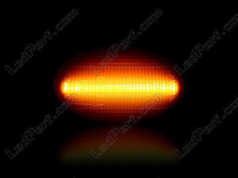 Dynaamisten LED-sivuvilkutjen maksimaalinen valaistus Opel Astra F