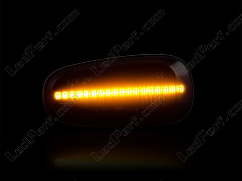 Dynaamisten LED-sivuvilkutjen maksimaalinen valaistus Opel Zafira A