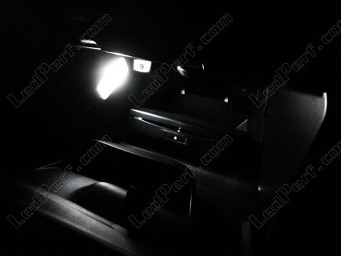 LED hansikaslokero Peugeot 2008