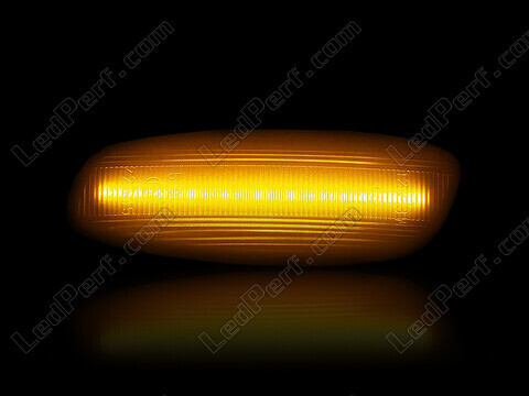 Dynaamisten LED-sivuvilkutjen maksimaalinen valaistus Peugeot 207