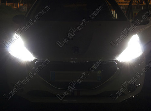 LED Kaukovalot Peugeot 208
