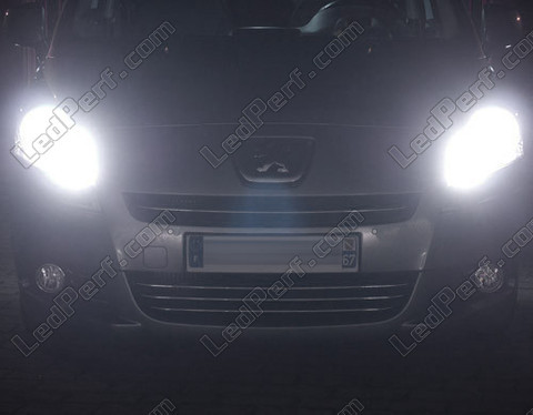 LED Kaukovalot Peugeot 3008