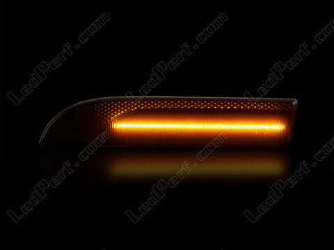 Dynaamisten LED-sivuvilkutjen maksimaalinen valaistus Porsche Panamera