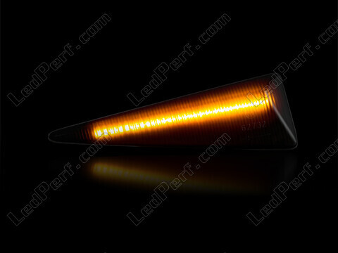 Dynaamisten LED-sivuvilkutjen maksimaalinen valaistus Renault Avantime