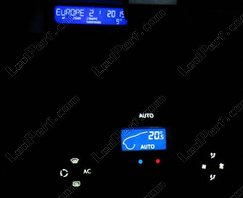 LED konsoli keskus valkoinen ja sininen - Ilmastointi ja näyttö Renault Megane 2