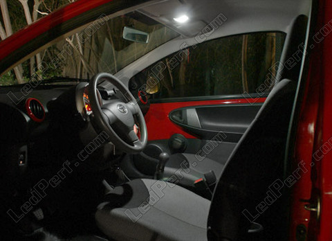 LED kattovalaisin Toyota Aygo