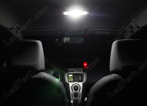 LED takakattovalo Toyota Yaris 2