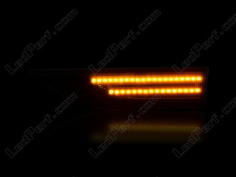 Dynaamisten LED-sivuvilkutjen maksimaalinen valaistus Volkswagen Caddy IV