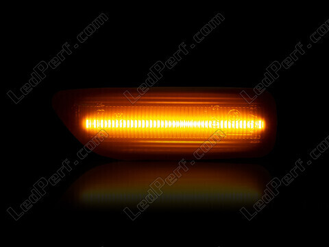 Dynaamisten LED-sivuvilkutjen maksimaalinen valaistus Volvo S60 D5