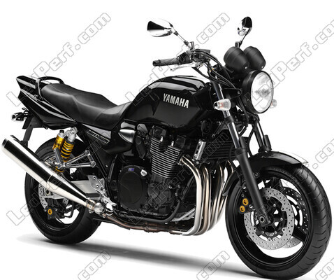 Moottoripyörä Yamaha XJR 1300 (MK2) (2001 - 2014)