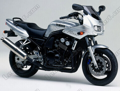 Moottoripyörä Yamaha FZS 1000 Fazer (2001 - 2005)