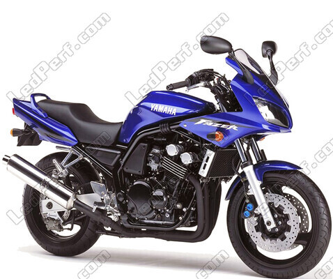 Moottoripyörä Yamaha FZS 600 Fazer (MK2) (2002 - 2004)