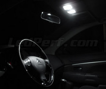 Ylellinen full LED-sisustuspaketti (puhtaan valkoinen) Mitsubishi ASX -mallille